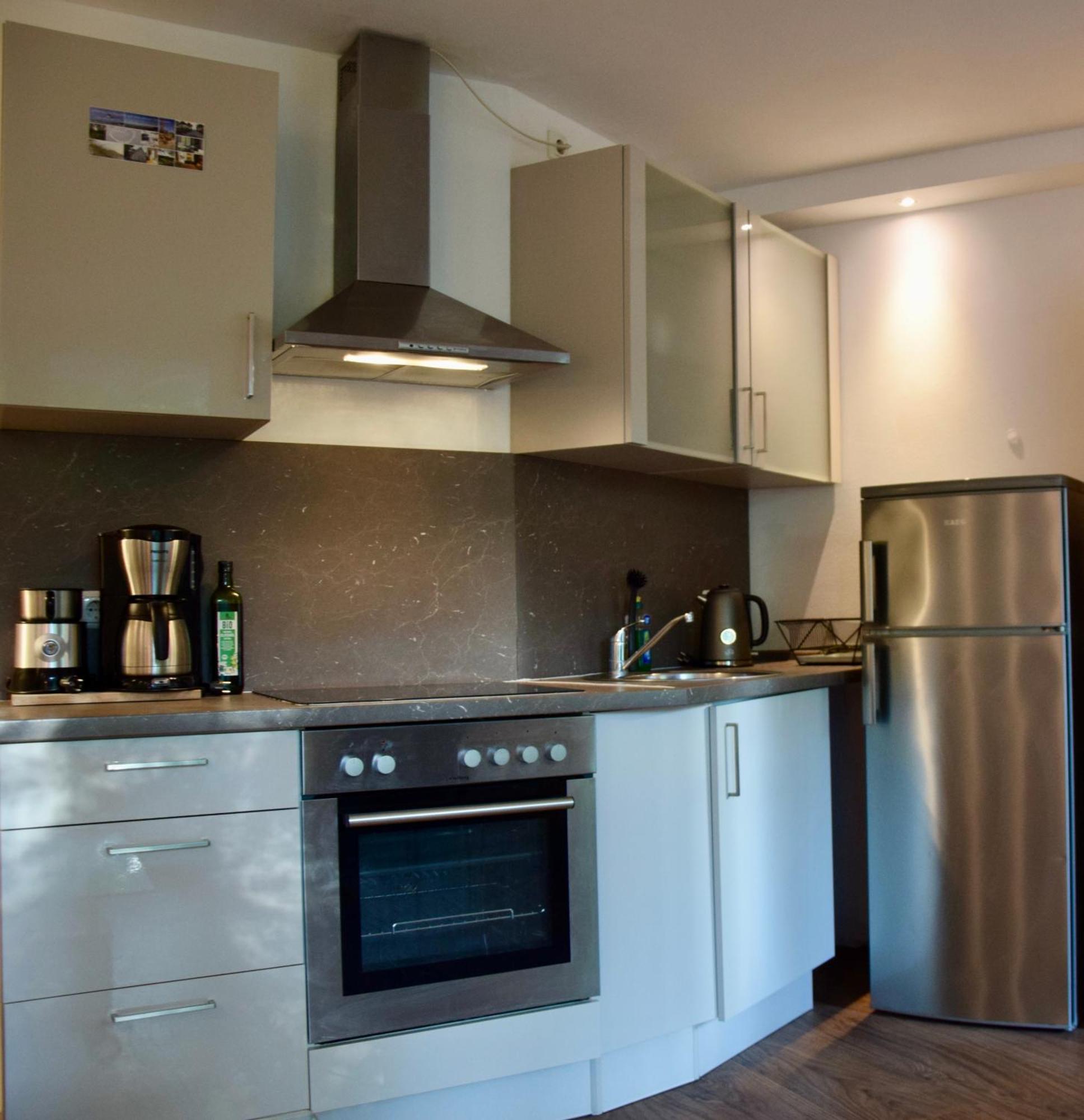 Stilvolle Wohnung Mit Balkon & Parkplatz Rostock Exterior photo